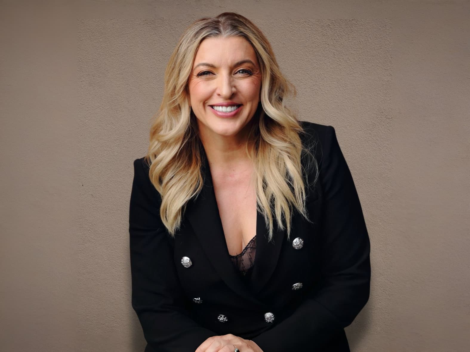 Real Estate Agents Face a 'Mirror Problem': Industry Insiders Call for Rebranding to Restore Perceived Value