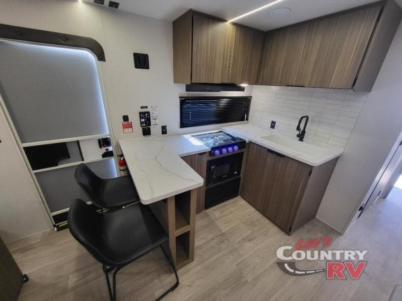 Lee’s Country RV Expands Towable RV Inventory and Services in Batesville, Indiana