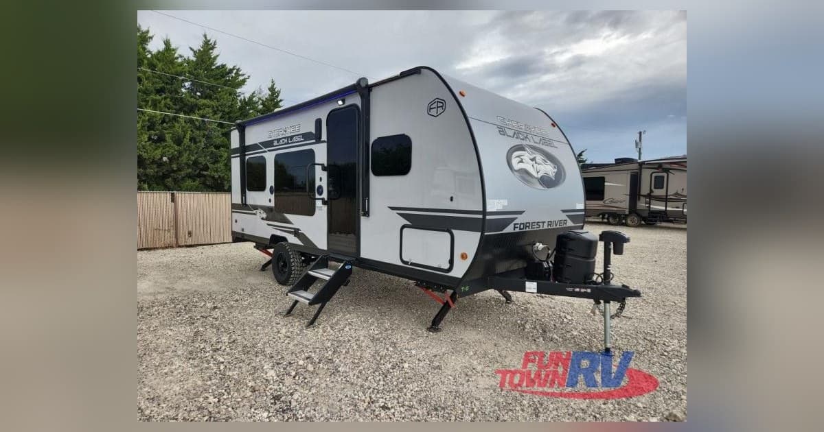 Larry's RV LLC Spotlights Key RV Buying Considerations for Michigan Outdoor Enthusiasts