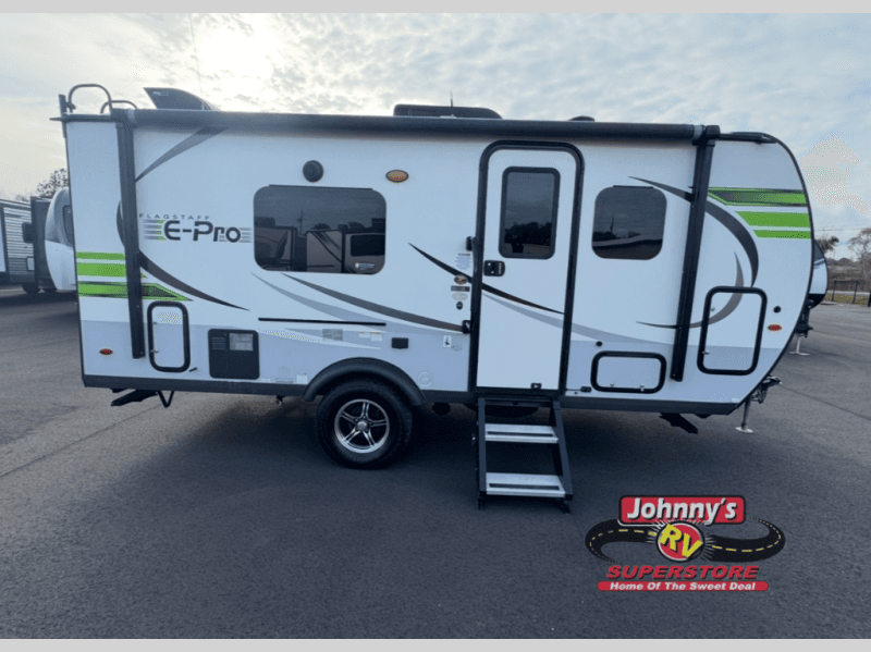 Johnny's RV Superstore Expands Inventory Near Mobile, AL, Catering to Diverse RV Needs