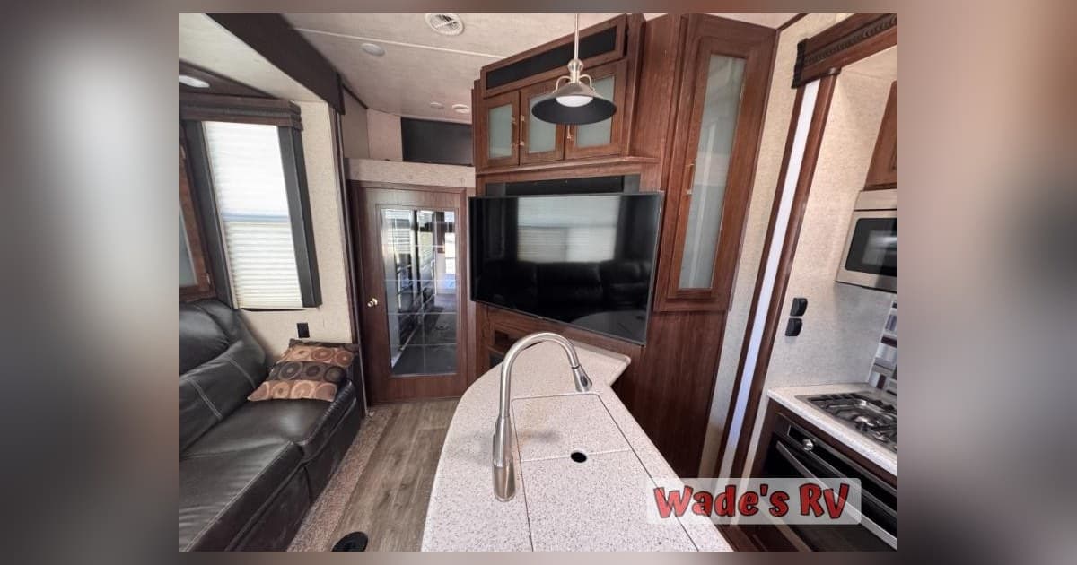 Wade's RV Highlights Coachmen Destination Trailers and Heartland Toy Haulers for Fall Travel
