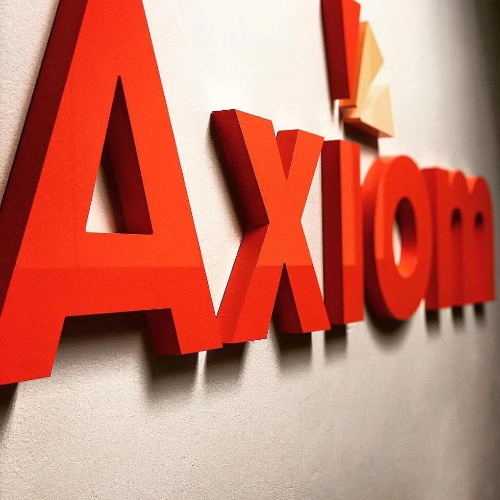 UKG Restructuring 950 Jobs Amid Small Business Push: What It Means for HCM Buyers