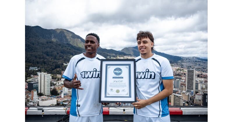 1win Sets World Record for Highest Football Match on Top of Bogotá Landmark