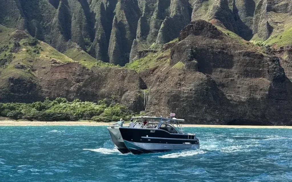 Summer Conditions Enhance Na Pali Coast Sea Cave and Snorkel Tours on Kauai